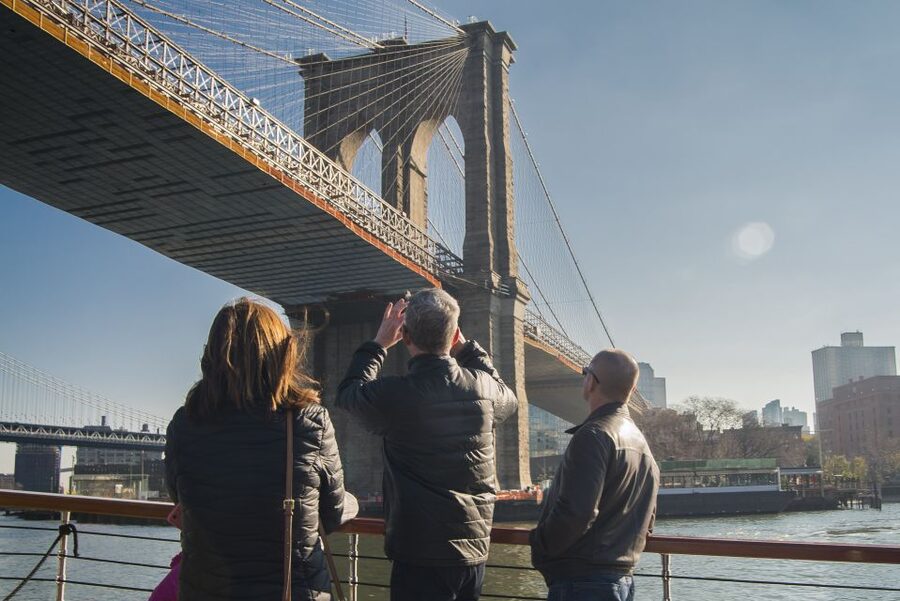 NYC: Sightseeing Holiday Cruise with Drink - Why seeing New York from the harbor works so well
