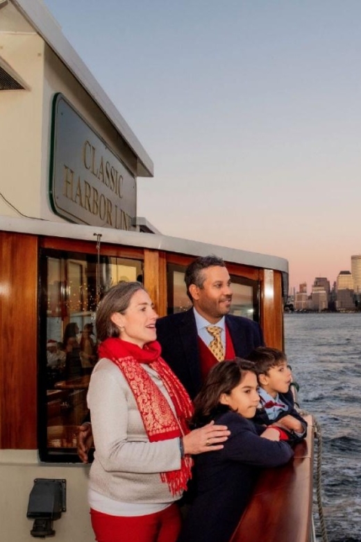 NYC: Sightseeing Holiday Cruise with Drink - Lower Manhattan, Ellis Island, and Lady Liberty