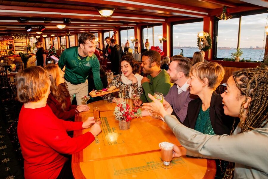 NYC: Sightseeing Holiday Cruise with Drink - Bridges and the changing view of the city