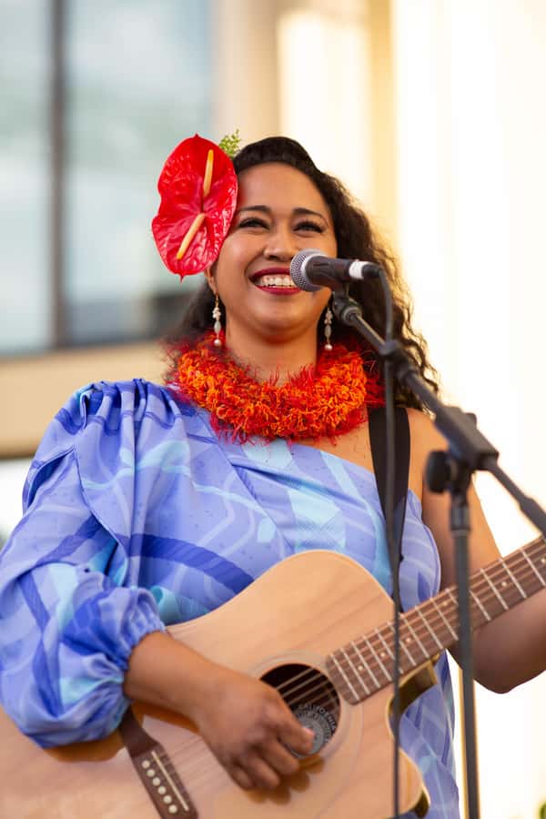 Oʻahu: Nā Lei Aloha Lūʻau & Dinner or Cocktail Show Option - The hula show at sunset
