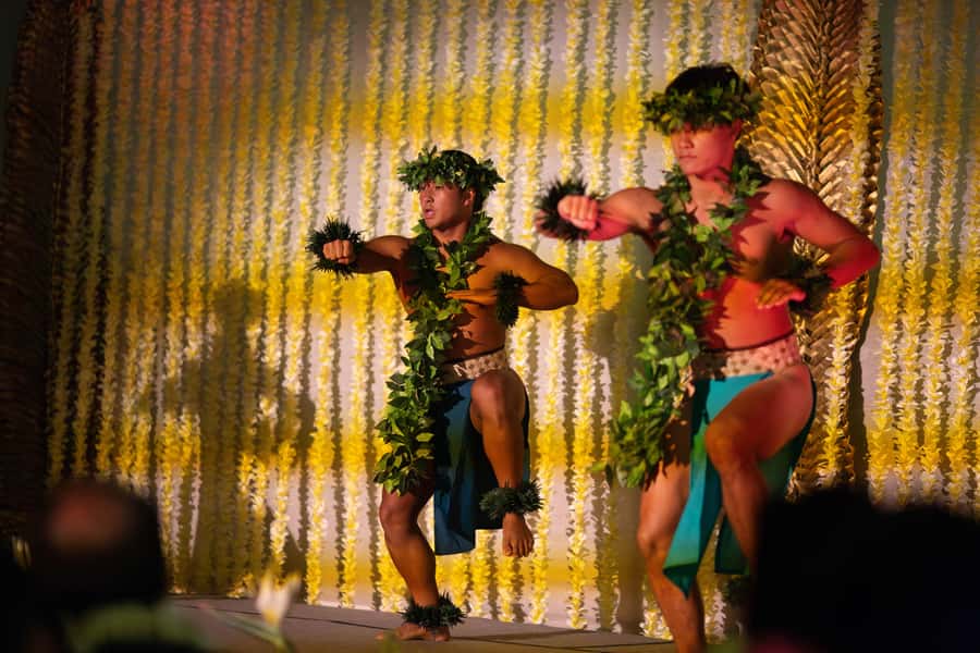 Oʻahu: Nā Lei Aloha Lūʻau & Dinner or Cocktail Show Option - What the $93 price means