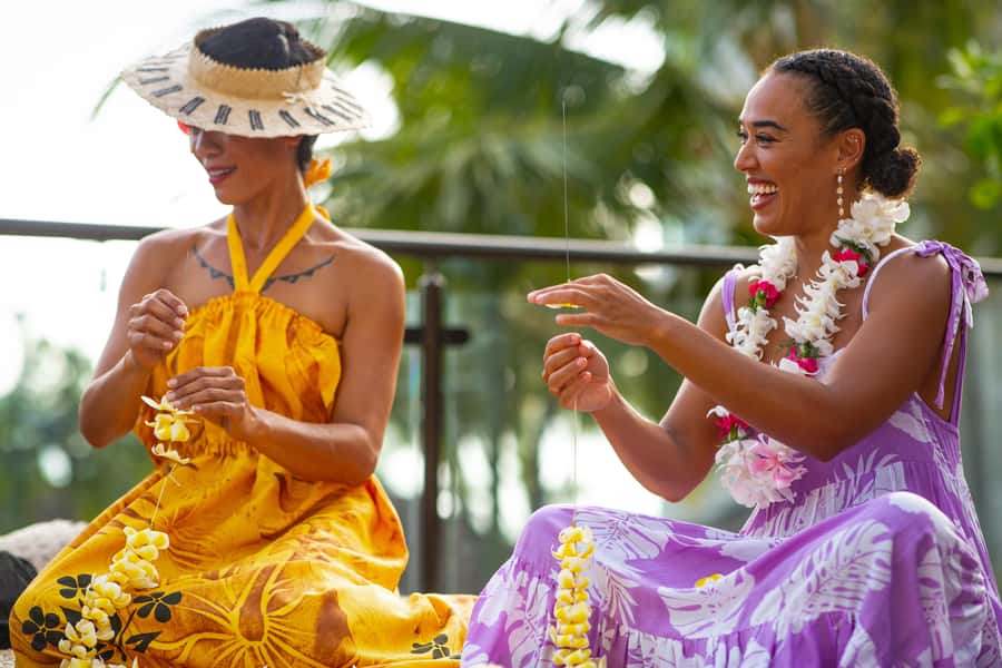 Oʻahu: Nā Lei Aloha Lūʻau & Dinner or Cocktail Show Option - Finding the show at the Hyatt Regency