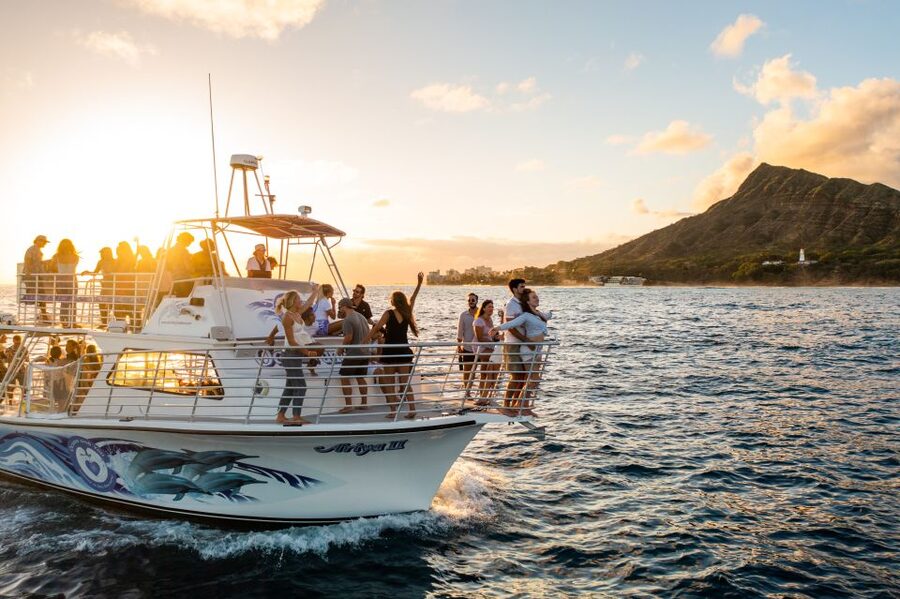 Oahu: Premium Waikiki Sunset Party Cruise with Live DJ - Who will have the best time