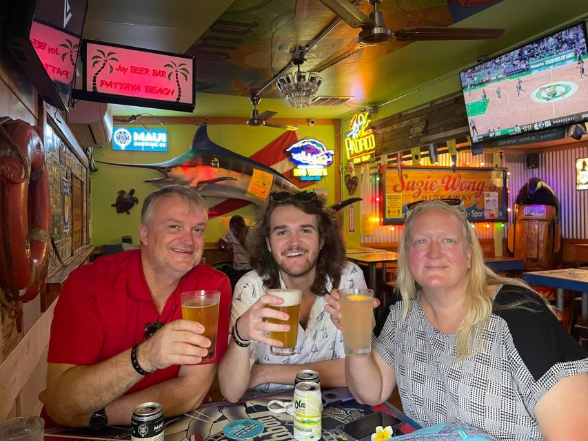 Oahu: Sips & Secrets of Hawaii Pub Crawl - Four bars, four draft beers, and a steady pace