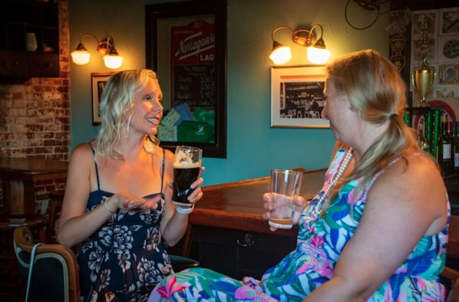 Oahu: Sips & Secrets of Hawaii Pub Crawl - What you learn between the drinks