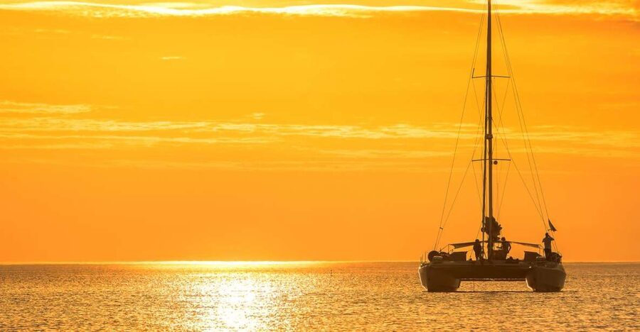 Oahu: West Oahu Sunset Cruise with Cocktails and Appetizers - A catamaran with room to settle in