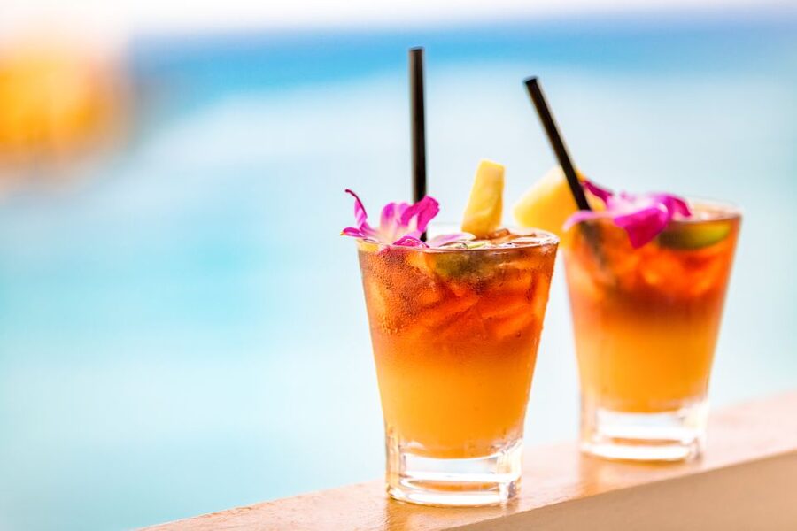 Oahu: West Oahu Sunset Cruise with Cocktails and Appetizers - The bar is part of the value