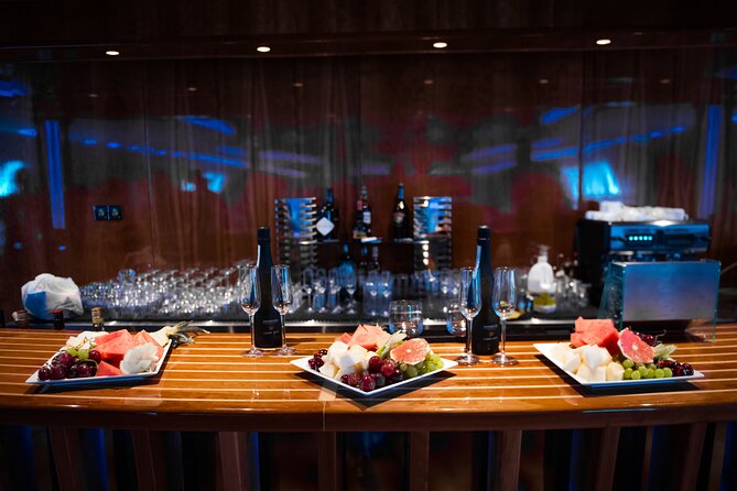 Ocean Vision: Show & Dance Night with buffet, open bar & transfer - Unlimited drinks and the reality of service