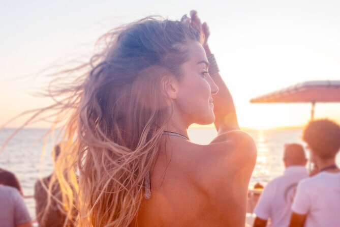 Open Bar Sunset Cruise in Catamaran or Speedboat (Best Deal) - The catamaran for families and mixed groups