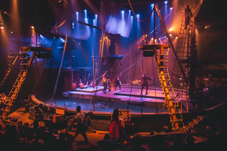 Orlando: Pirates Adventure Dinner Show with Drinks - A three-course dinner while the action continues