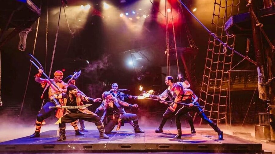 Orlando: Pirates Adventure Dinner Show with Drinks - Choosing your seat and hearing the story