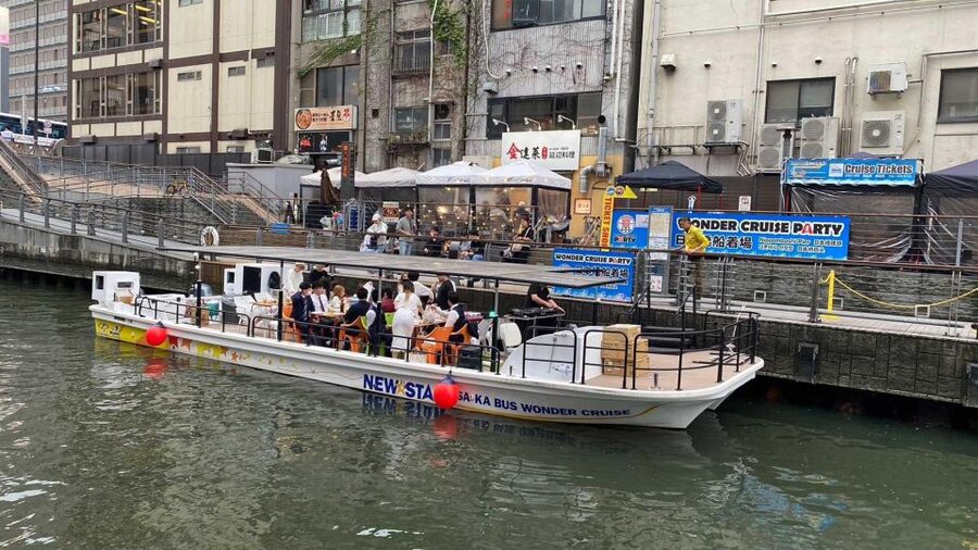 Osaka: Dotonbori District River Cruise with Drink Discount - Who should book this cruise?