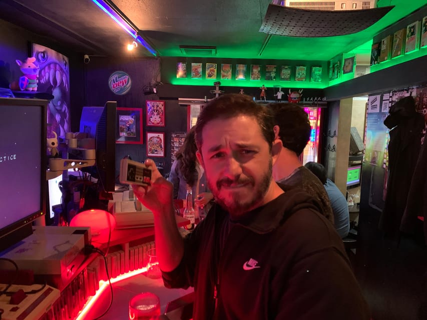 Osaka: Namba Pub Bar Crawl with a Local Guide - The final hour: American Village, cocktails, and whisky