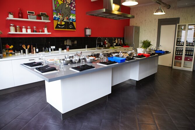 Paella Class & Bottomless Wine: Las Ramblas Views - The social side of the three-hour format
