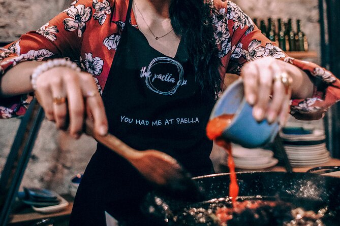 Paella Experience and Bottomless Wine in Barcelona - Why the group size matters