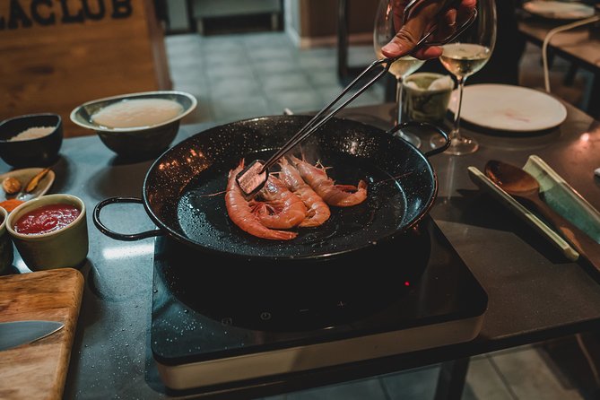Paella Experience and Bottomless Wine in Barcelona - Dietary options and practical planning