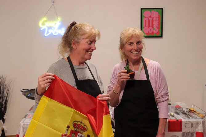 Paella Workshop with Bottomless Sangria in Central Madrid - Smoke, timing, and other practical details