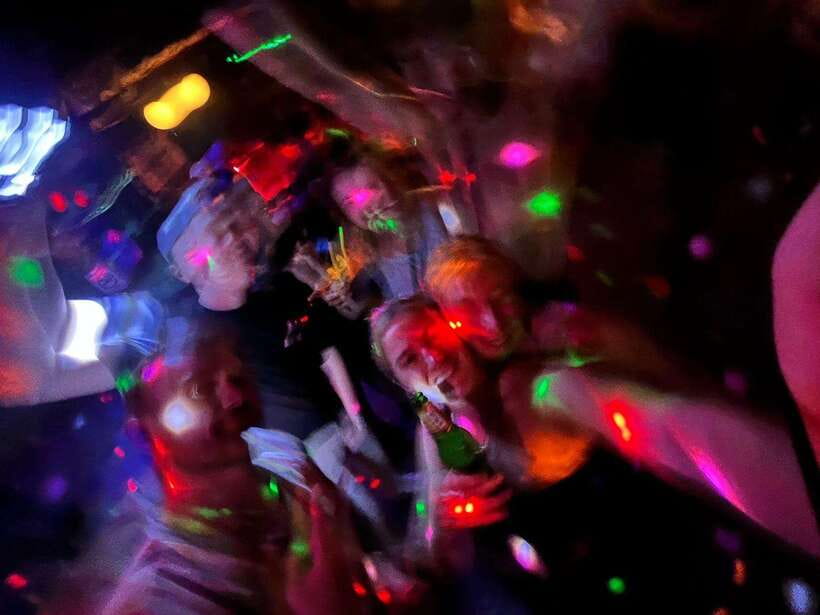 Pai Pub Crawl: The Best Nightlife in Town! - The first bar: one hour to find the pace