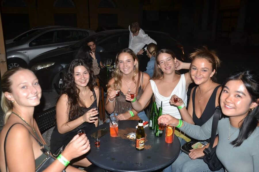 Palermo: Guided Bar Crawl with Shots and Discounts on Drinks - Practical tips for a smoother night
