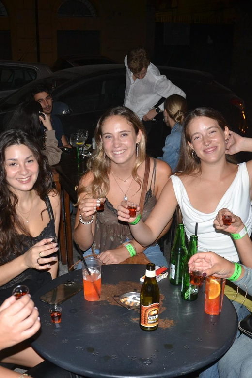 Palermo: Guided Bar Crawl with Shots and Discounts on Drinks - Starting at Finch Lounge at 9:30 p.m.