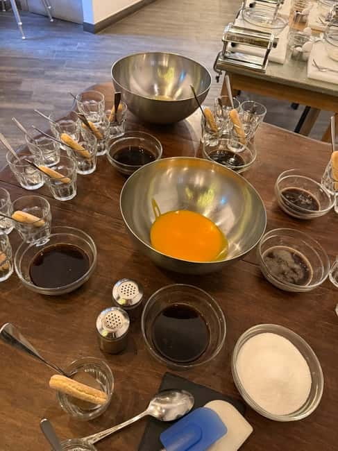 Palermo: Pizza & Tiramisu Class with Free Flowing Fine Wine - A Palermo cooking class built around the oven