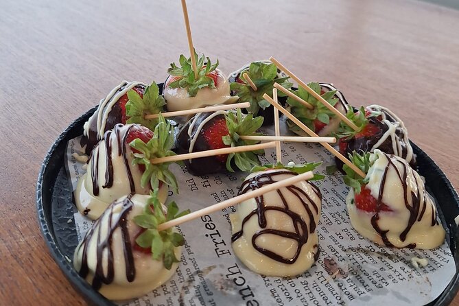 Palma: 2-Hour Sunset Catamaran Cruise with Drinks - Cava, cocktails, and tapas-style snacks