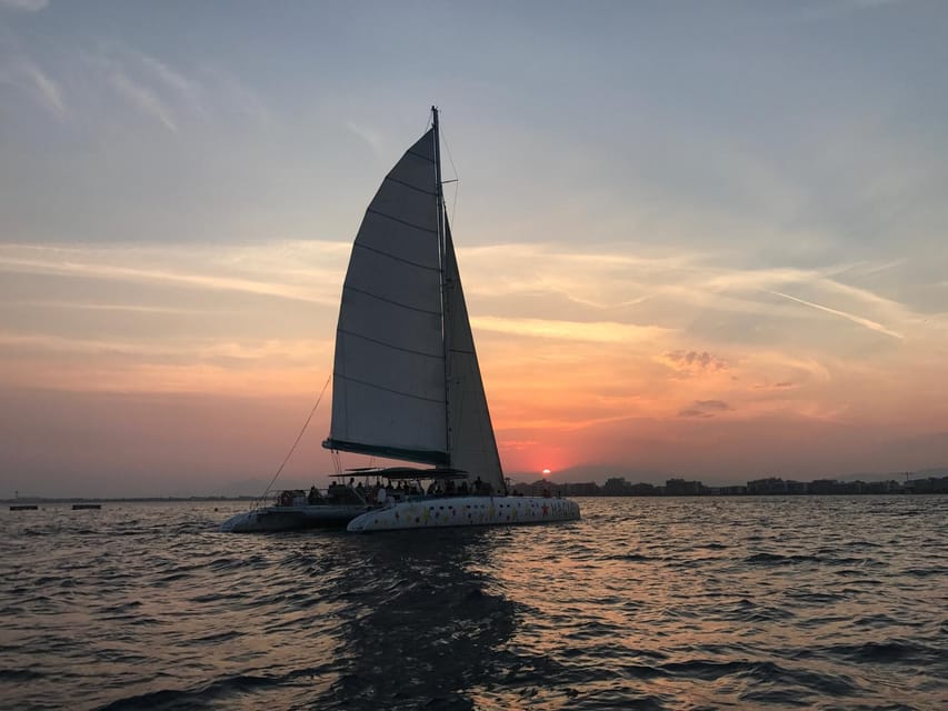 Palma de Mallorca: Sunset Sailing Catamaran Trip with Drink - The crew and the level of service