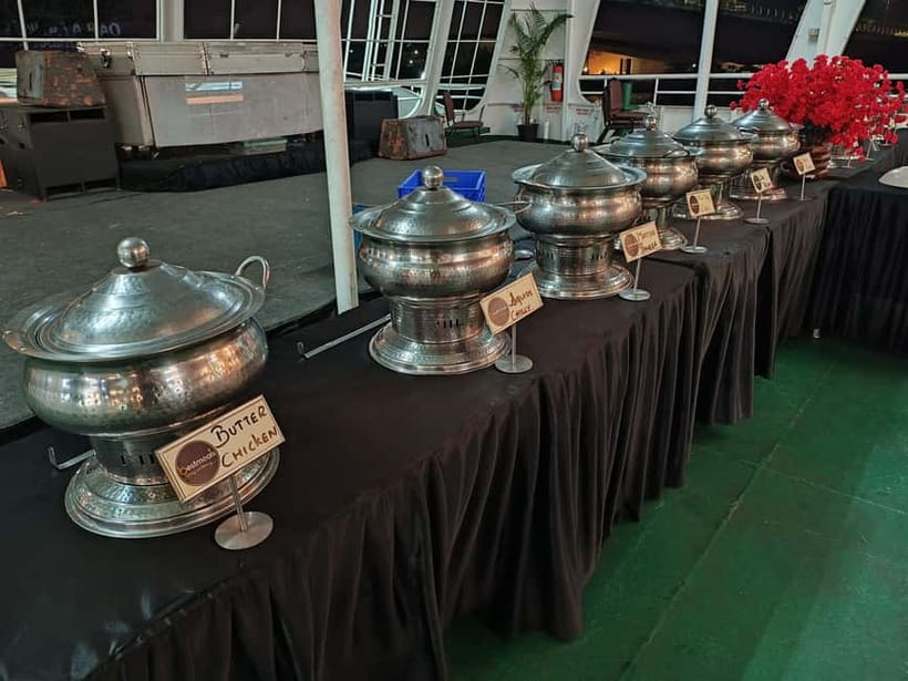 Panaji: Dinner Cruise with Drinks and Live Entertainment - When the dinner becomes a Bollywood dance floor