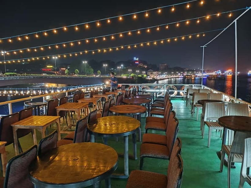 Panaji: Dinner Cruise with Drinks and Live Entertainment - Boarding in Panaji and getting settled
