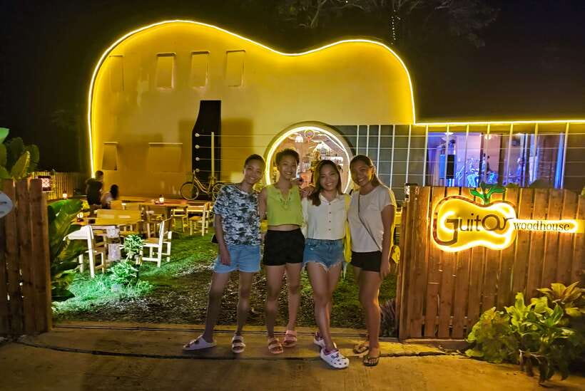 Panglao Bohol Island: Alona Beach Pub Crawl with Drinks - The 11:30 p.m. final bar stop