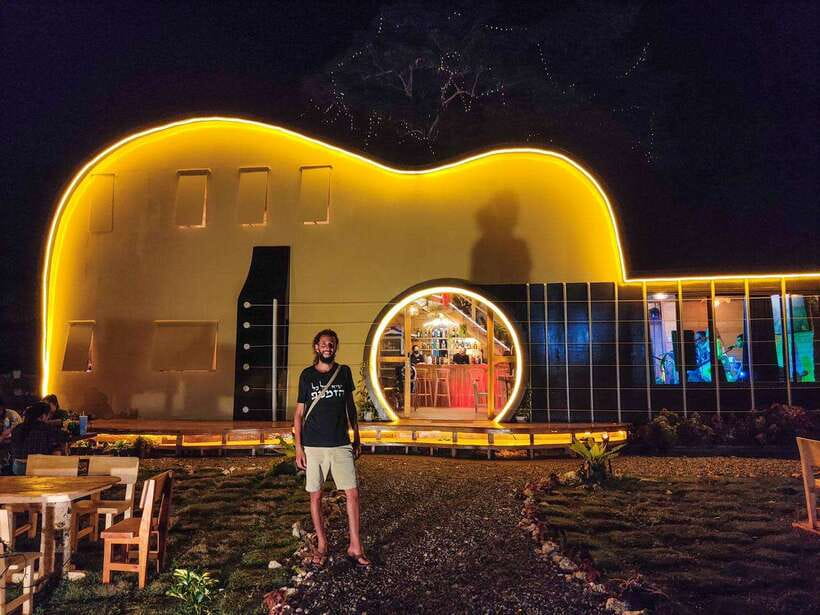 Panglao Bohol Island: Alona Beach Pub Crawl with Drinks - Who gets the most from this Panglao pub crawl