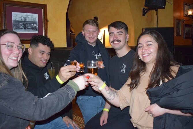 Paris: City Center Guided Pub Crawl with Shots & Club Entry - Finishing at Café Oz Châtelet