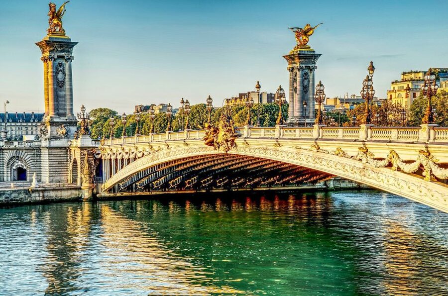 Paris: Day or Sunset Cruise with Drink, Ice Cream or Dessert - Returning to the Eiffel Tower