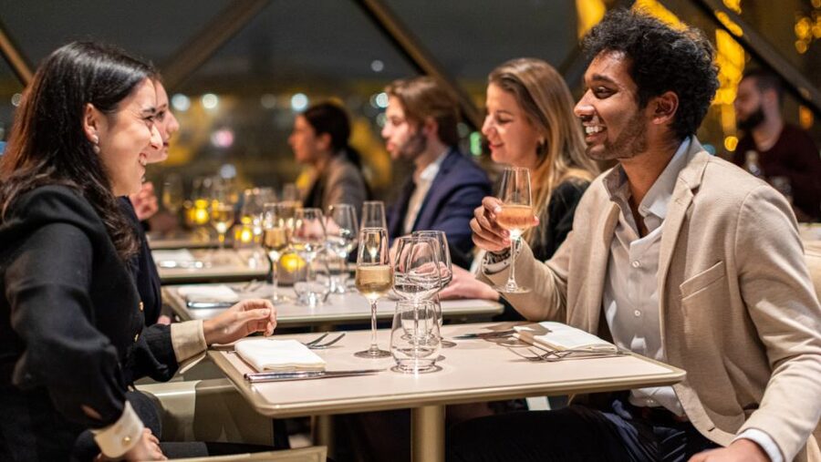 Paris: Elegant Dinner with Drinks in the Eiffel Tower - Arriving at 8:30 PM and Finding the Right Entrance