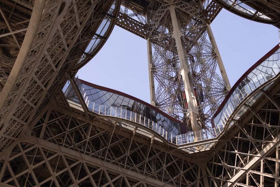 Paris: Elegant Dinner with Drinks in the Eiffel Tower - Service and the Pace of the Evening