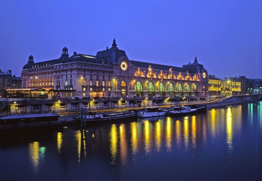 Paris: Happy Hour Evening Cruise on the Seine River - The Boat, Seating, and Onboard Mood