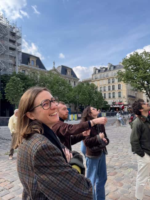 Paris: Historic Churches Walking Tour with Drink - What the 90-minute schedule feels like
