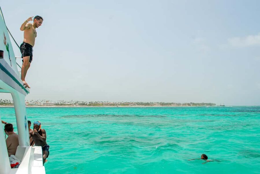 Party Boat and Snorkelling in Punta Cana - The natural pool party stop