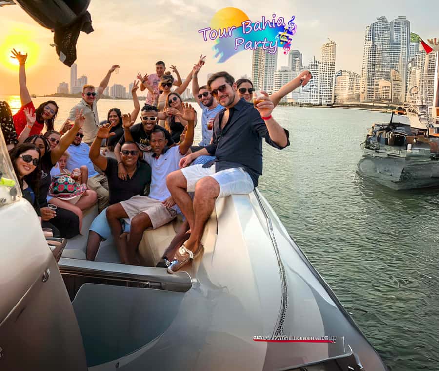 Party Boat in Cartagena Bay with NightClub Ticket - Language and communication on board