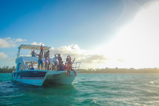 Party Boat /View Dolphins / Snorkling /Free Drinks and Transportation - Boat condition and comfort can vary