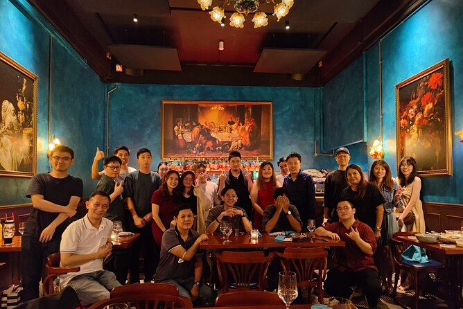 Party Singapore Bespoke Pub Crawl - The first stop: 1.5 hours at Mama Diam