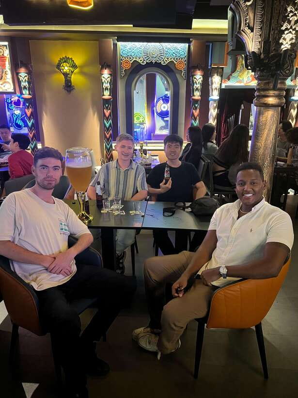 Party Singapore Bespoke Pub Crawl - Who will enjoy this Singapore pub crawl?