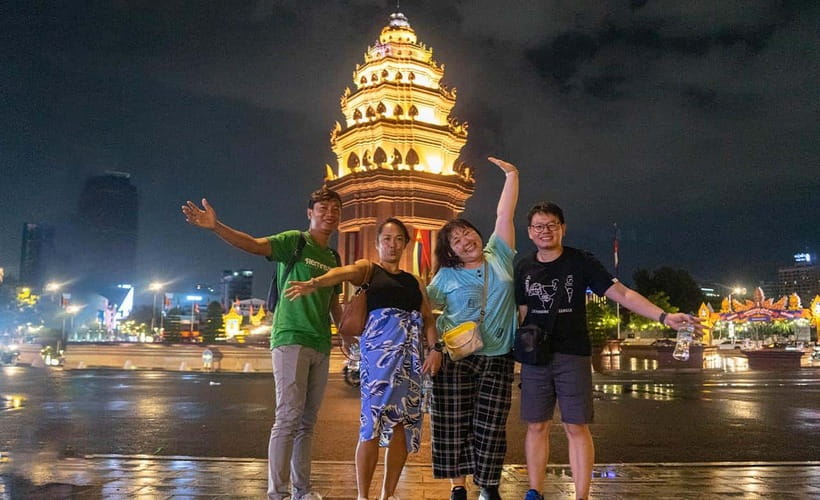 Phnom Penh: Evening Food Tour with Drinks & Tuk Tuk Included - A back alley and three generations of home cooking