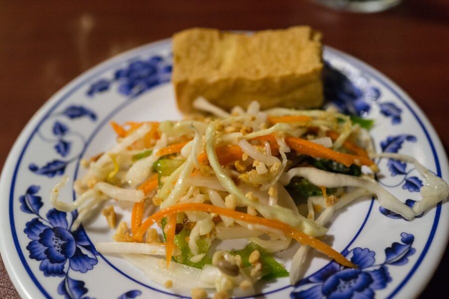 Phnom Penh: Evening Food Tour with Drinks & Tuk Tuk Included - Phnom Penh Night Market brings the city close