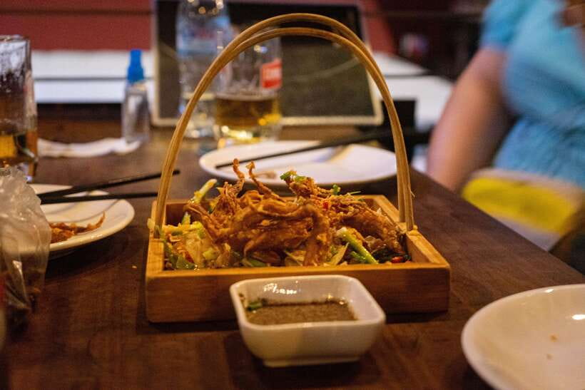 Phnom Penh: Evening Food Tour with Drinks & Tuk Tuk Included - Russian Market after dark