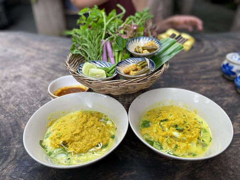 Phnom Penh: Evening Food Tour with Drinks & Tuk Tuk Included - Tuk-tuk travel is part of the fun