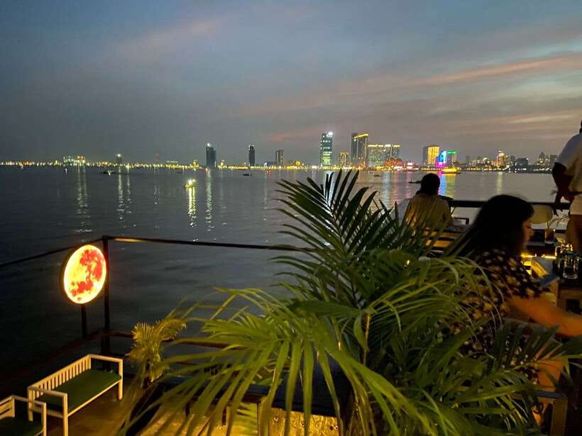Phnom Penh: Mekong River Sunset Cruise with free flow drink - The Mekong and Tonle Sap views