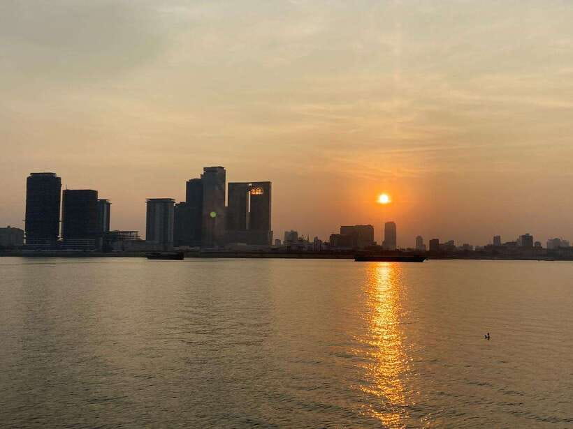 Phnom Penh: Mekong River Sunset Cruise with free flow drink - Boarding the wooden boat at 17:00