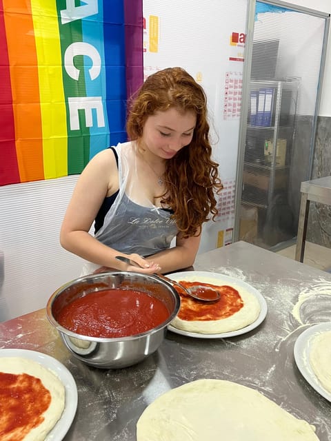 Pizza-Making Workshop by night with glass of wine - The 90-second oven finish