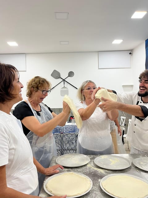 Pizza-Making Workshop by night with glass of wine - What the diploma adds